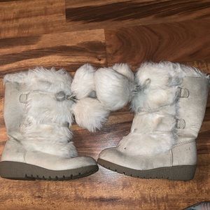 Shoes - Fluffy girls boots size 10 toddler Shoes - Fluffy girls boots size 10 toddler